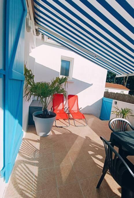 Maison Vendeenne: Beachside Family Retreat with Baby Amenities Saint-Hilaire-de-Riez Exterior photo