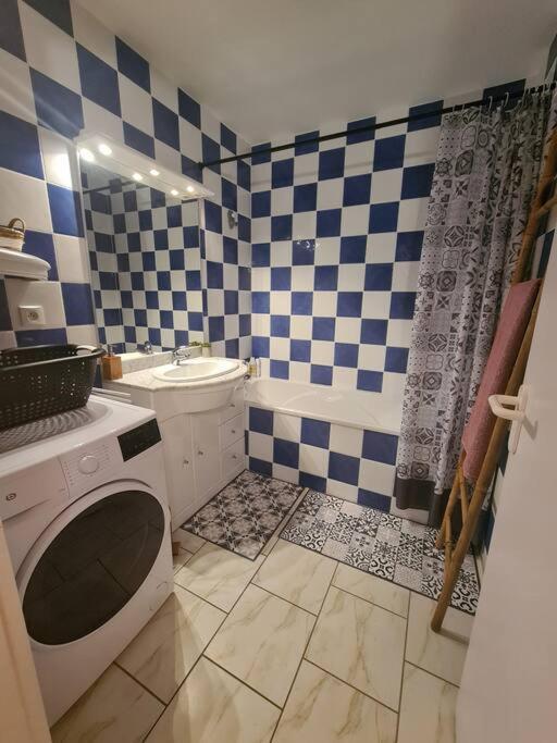 Maison Vendeenne: Beachside Family Retreat with Baby Amenities Saint-Hilaire-de-Riez Exterior photo
