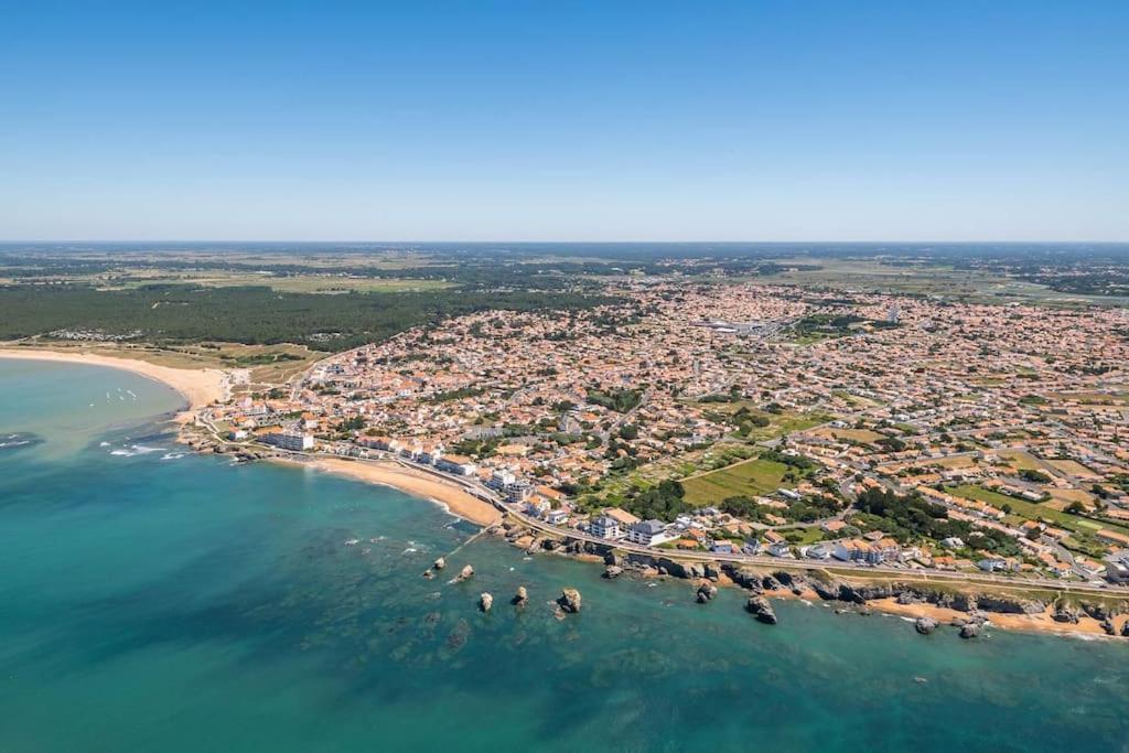 Maison Vendeenne: Beachside Family Retreat with Baby Amenities Saint-Hilaire-de-Riez Exterior photo